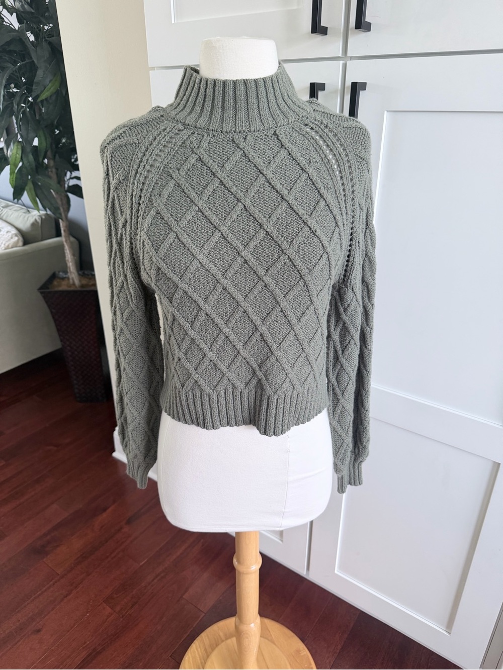 American Eagle Green Cable Knit Diamond Shape Sweater Cropped Mock Neck Small